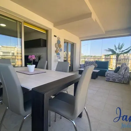 Apartment Hills Luxury With Comm Pool