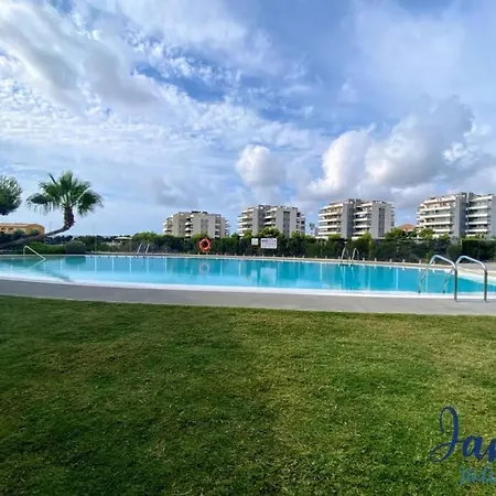 Apartment Hills Luxury With Comm Pool *