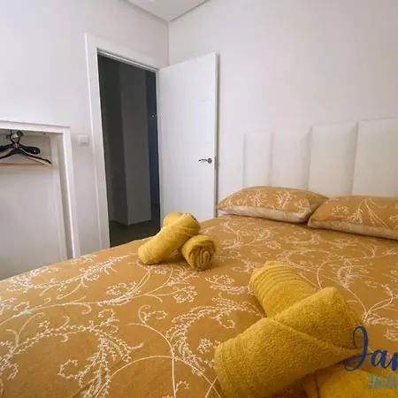 Hills Luxury With Comm Pool Apartment
