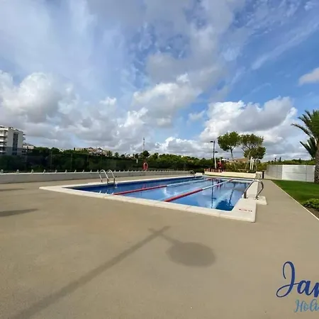 Apartment Hills Luxury With Comm Pool *