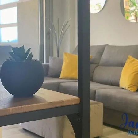 Hills Luxury With Comm Pool Apartment